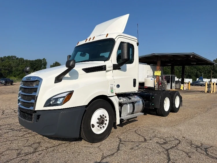 2020 Freightliner Cascadia in Belden, MS — photo 3