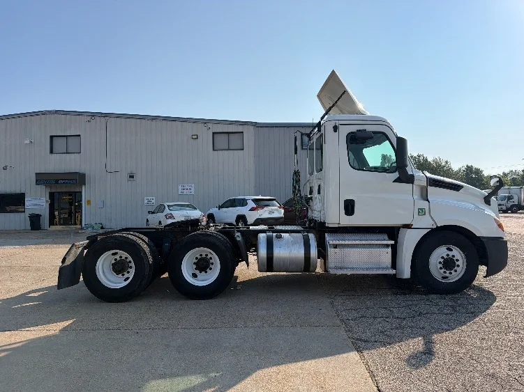 2020 Freightliner Cascadia in Belden, MS — photo 8