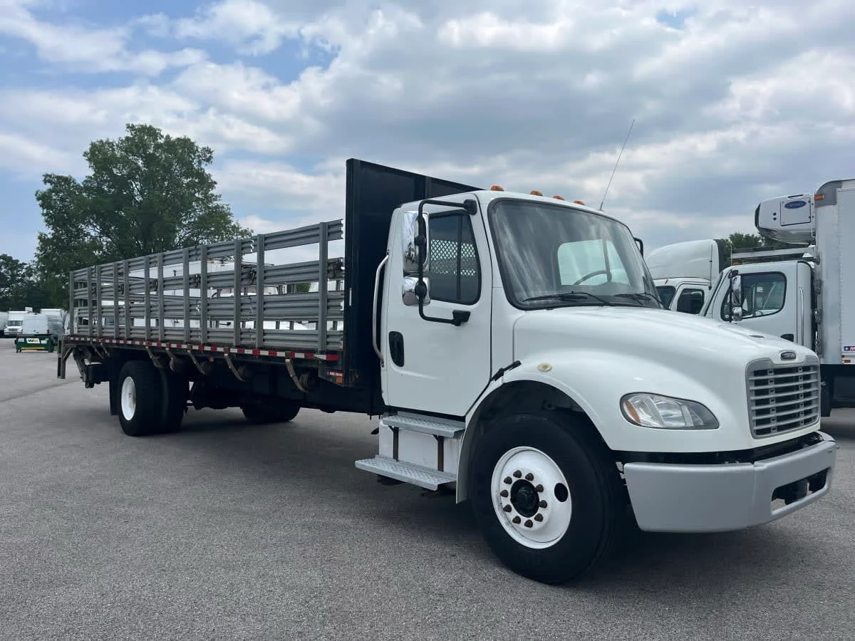 2019 Freightliner M2 106 in Beltsville, MD — photo 3