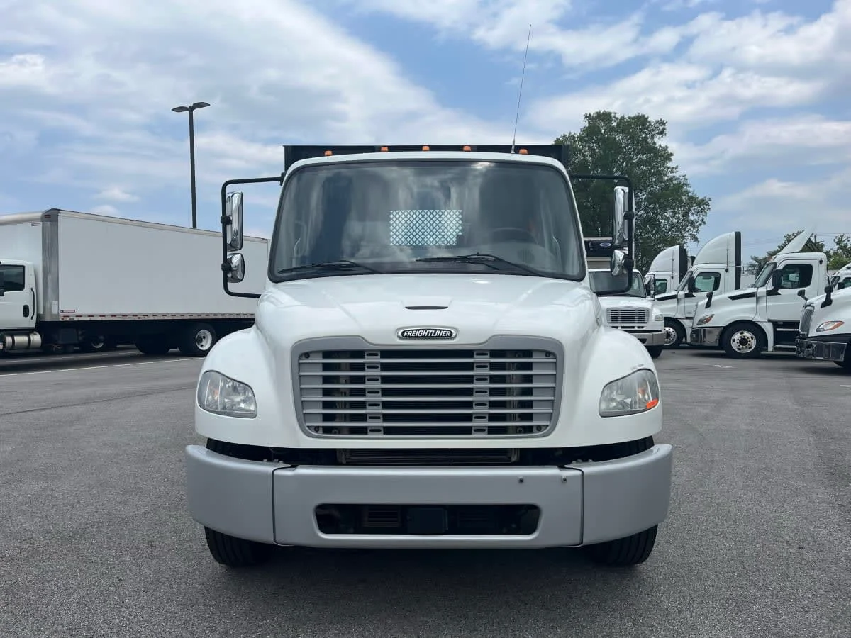 2019 Freightliner M2 106 in Beltsville, MD — photo 2
