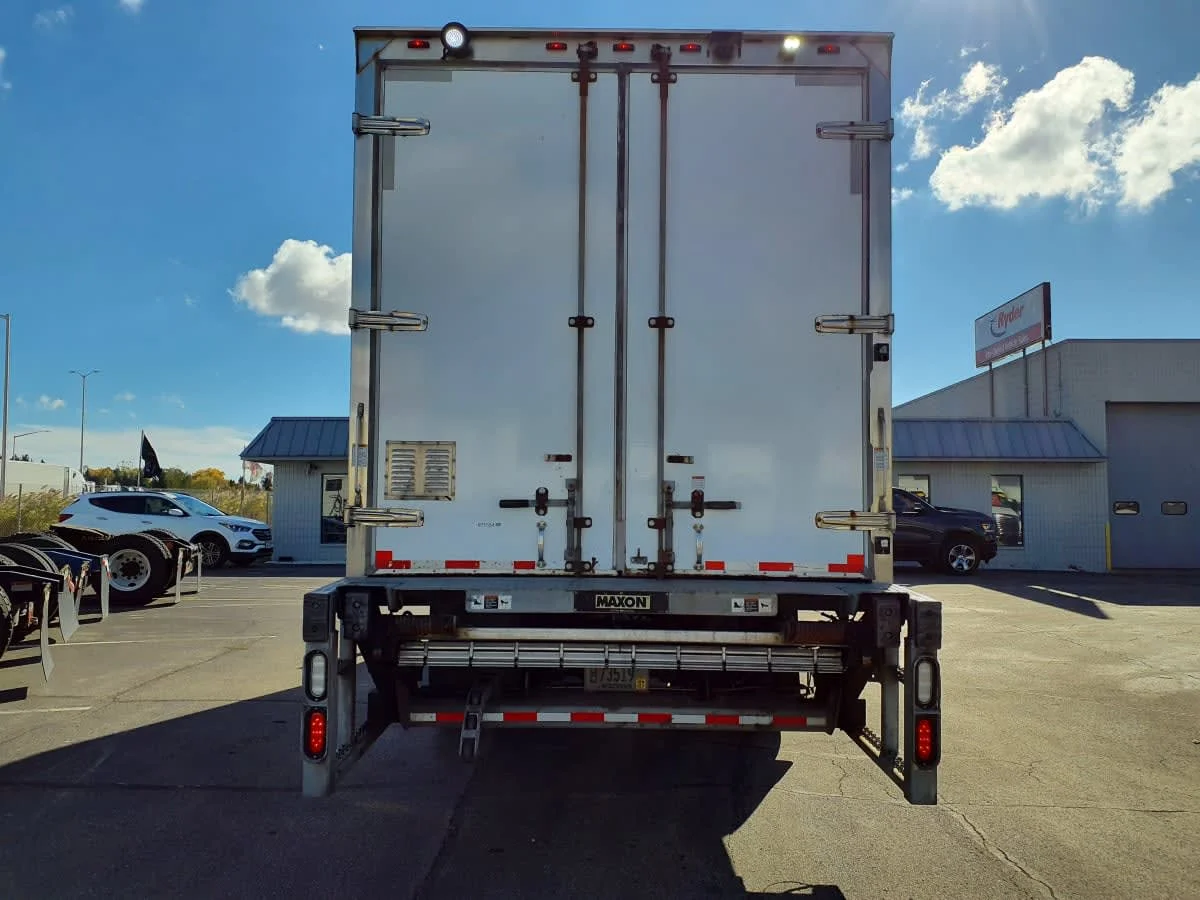 2017 Freightliner M2 106 - image 5