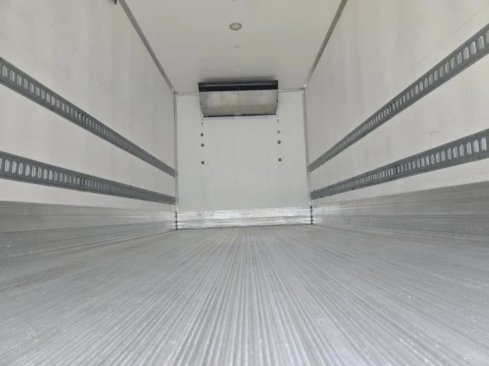 2019 Freightliner M2 106 — photo 9