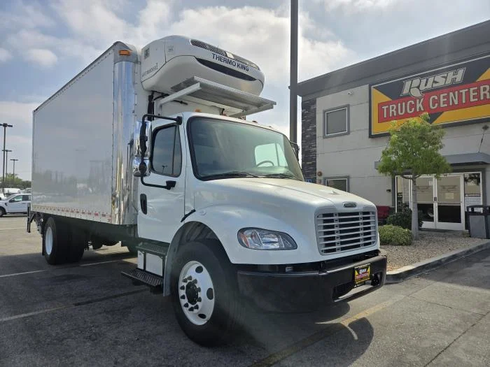 2019 Freightliner M2 106 — photo 4