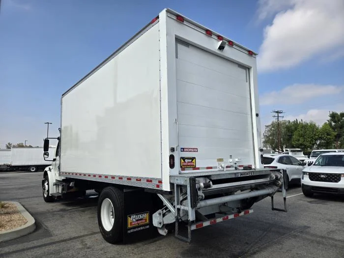 2019 Freightliner M2 106 — photo 8
