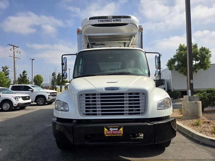 2019 Freightliner M2 106 — photo 3
