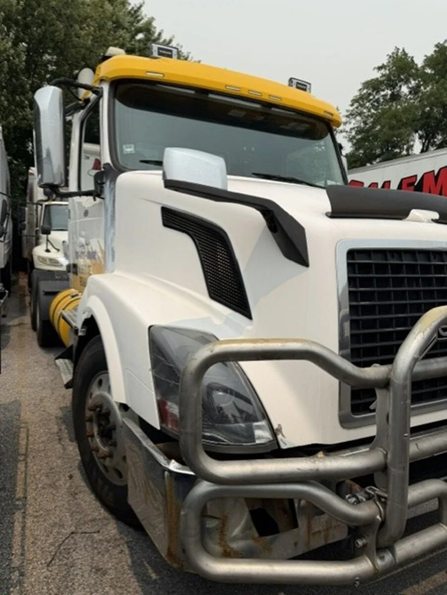 2015 Volvo VNL 860 in Brooklyn, NY — photo 2