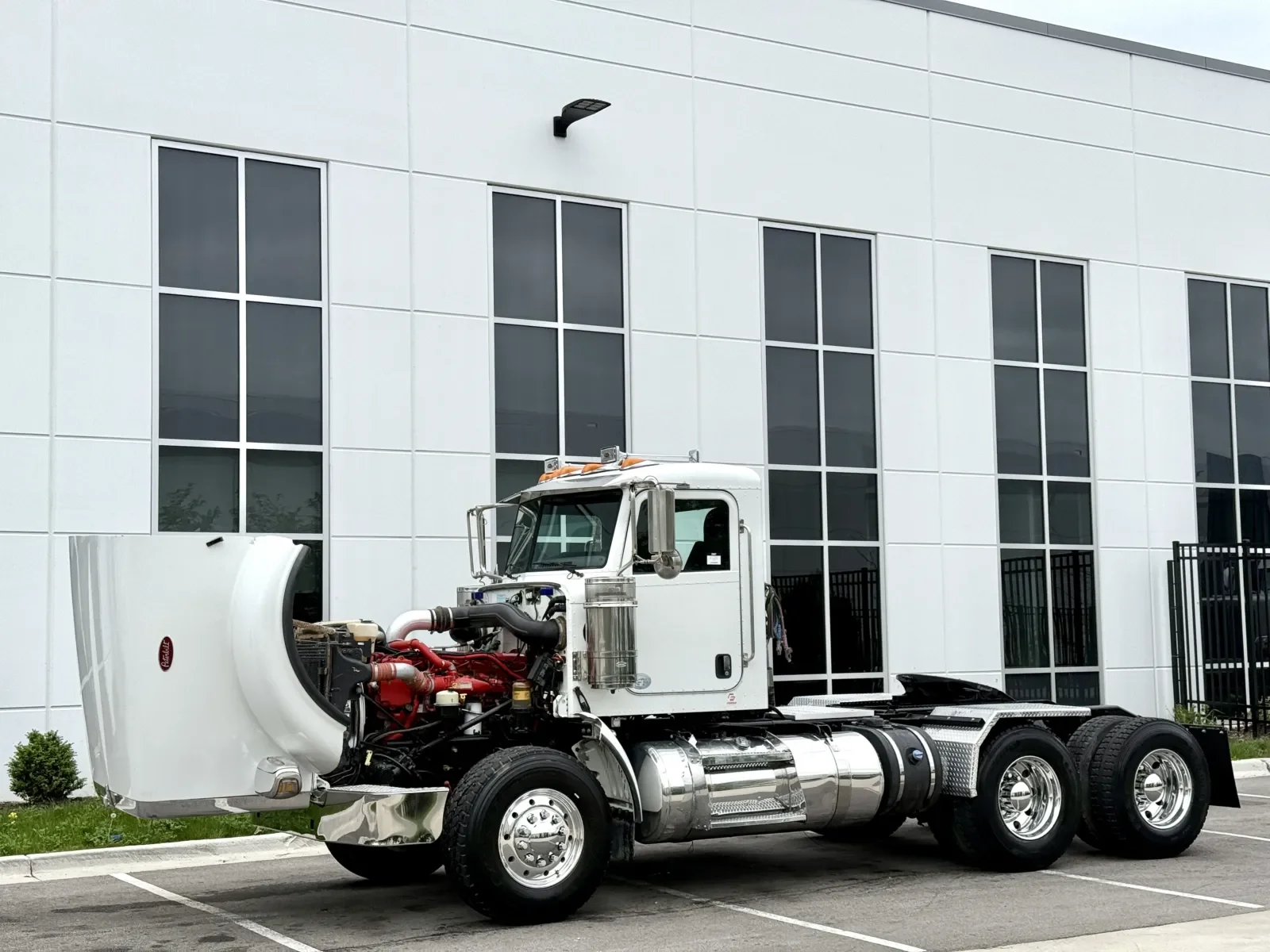 2015 Peterbilt 367 in New Lenox, IL — photo 10