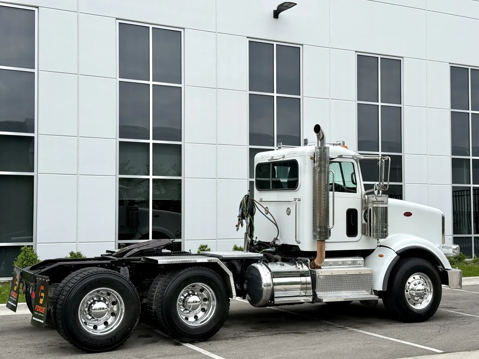 2015 Peterbilt 367 in New Lenox, IL — photo 5