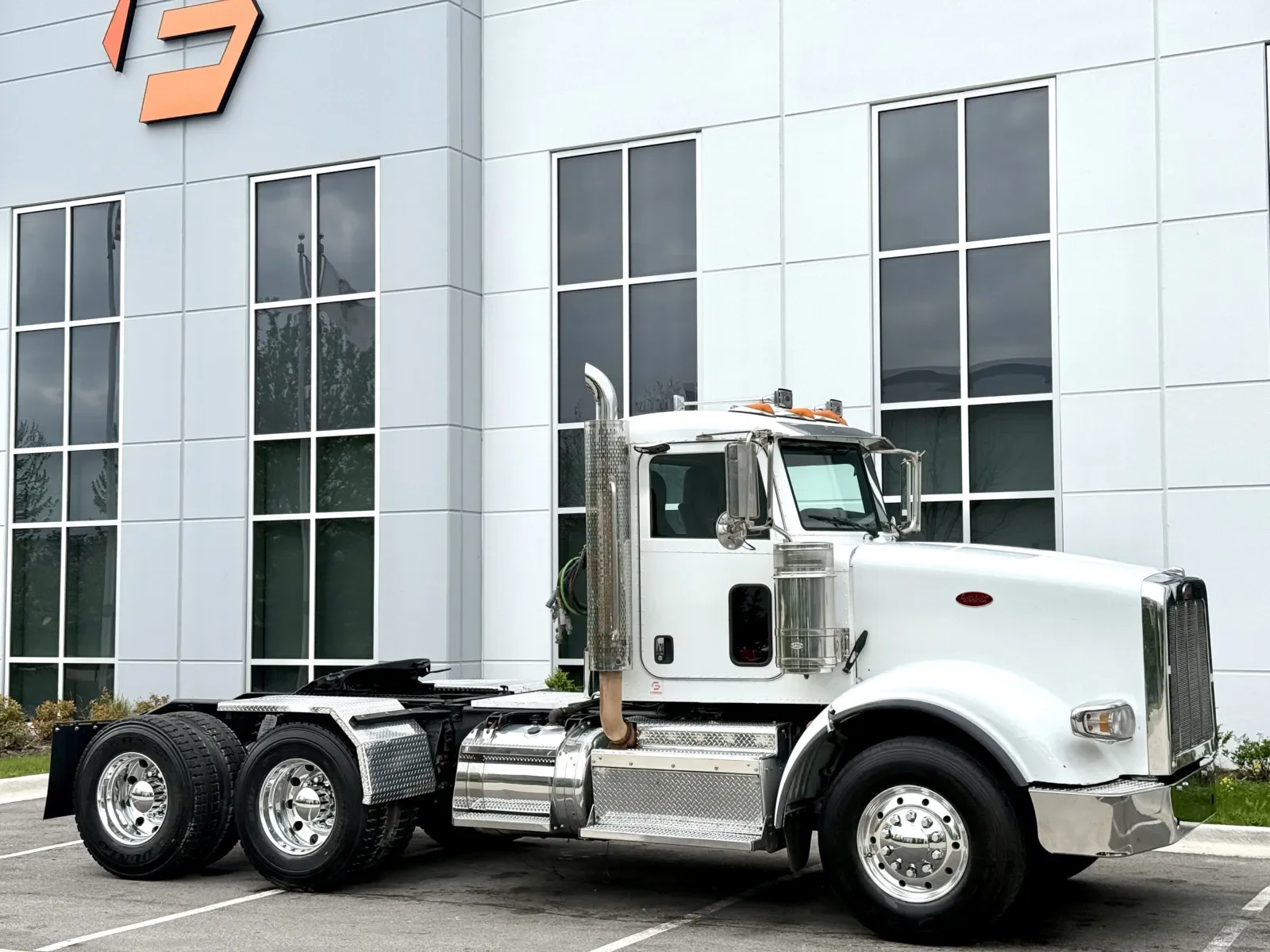 2015 Peterbilt 367 in New Lenox, IL — photo 2