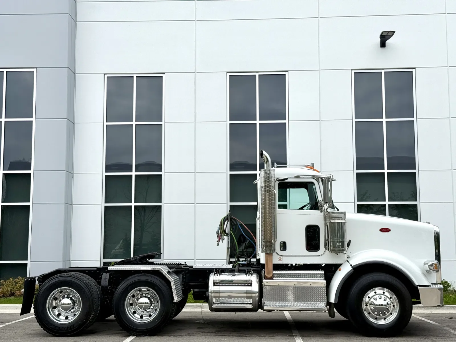 2015 Peterbilt 367 in New Lenox, IL — photo 3