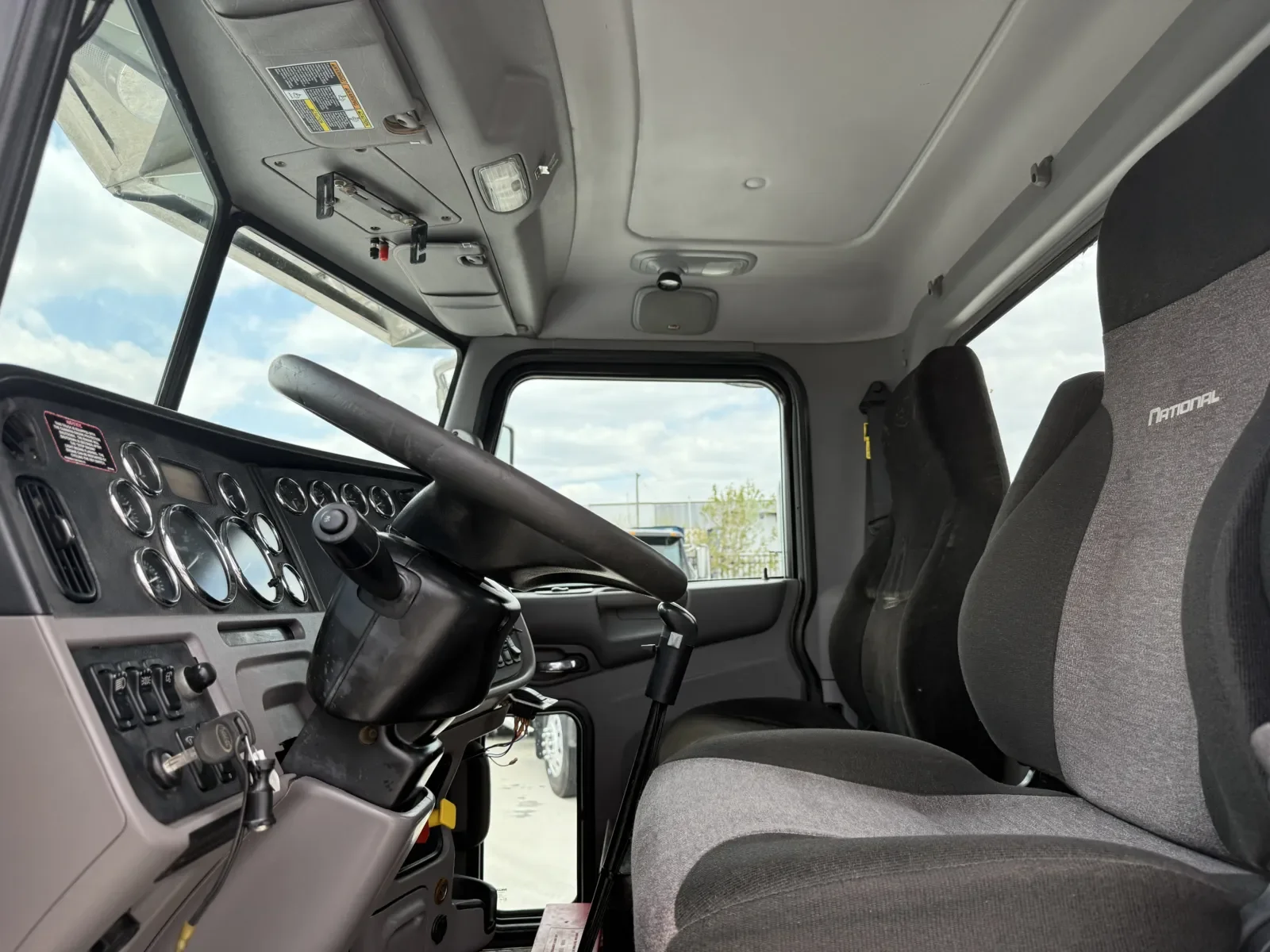 2015 Peterbilt 367 in New Lenox, IL — photo 14