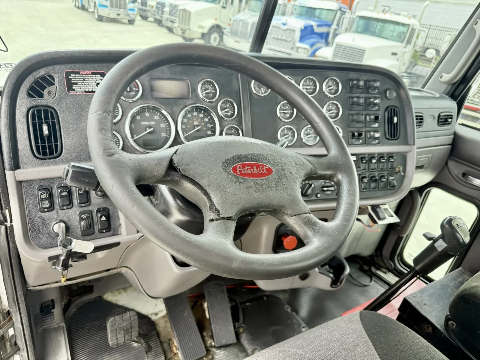 2015 Peterbilt 367 in New Lenox, IL — photo 15