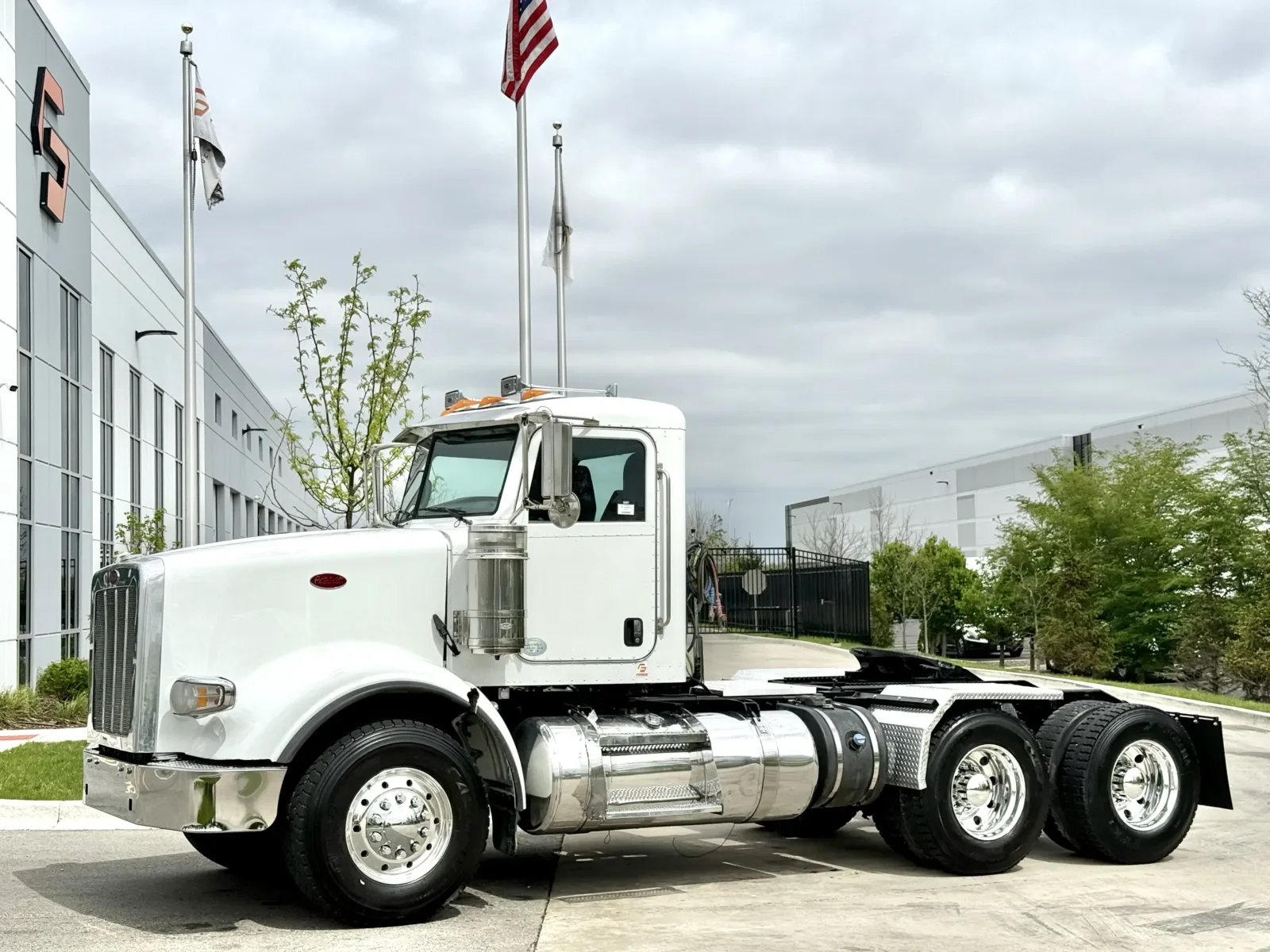 2015 Peterbilt 367 in New Lenox, IL