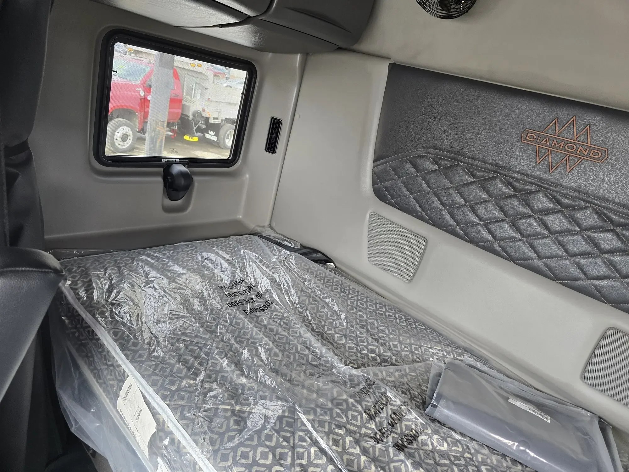 2025 International HX - image 13