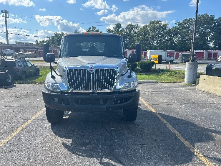 2022 International MV - image 2