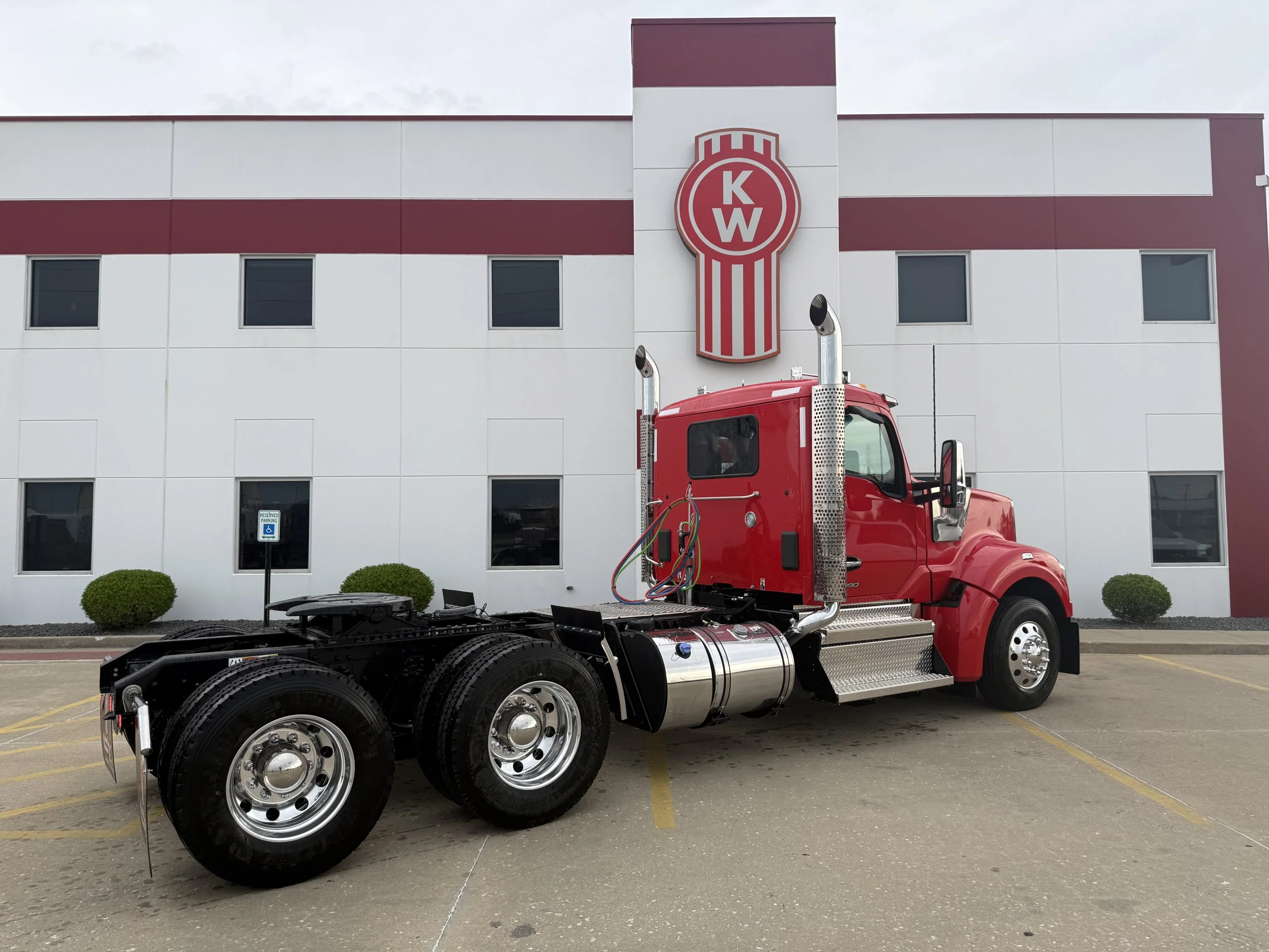 2027 Kenworth W990 - image 5
