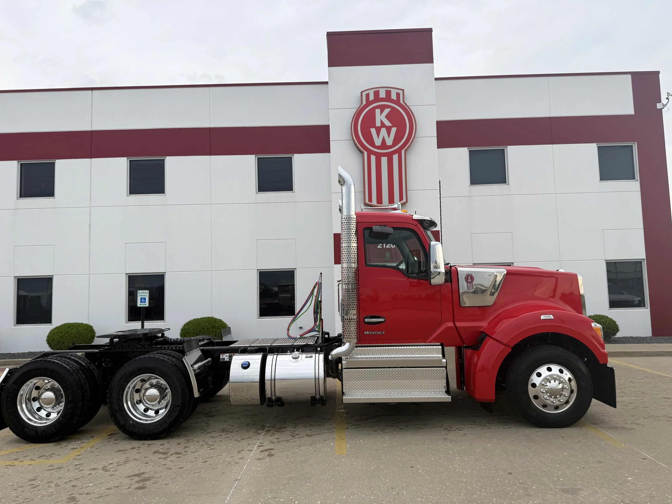 2027 Kenworth W990 - image 4