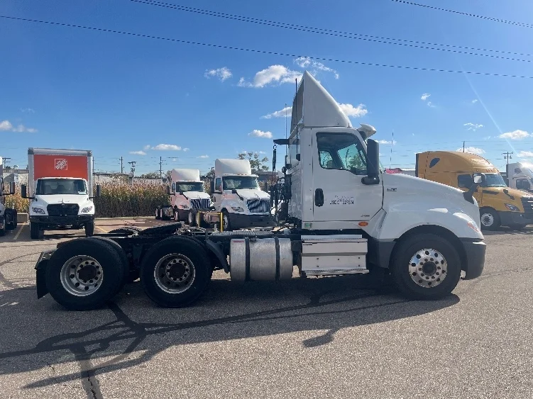 2019 International LT in Warren, MI — photo 8