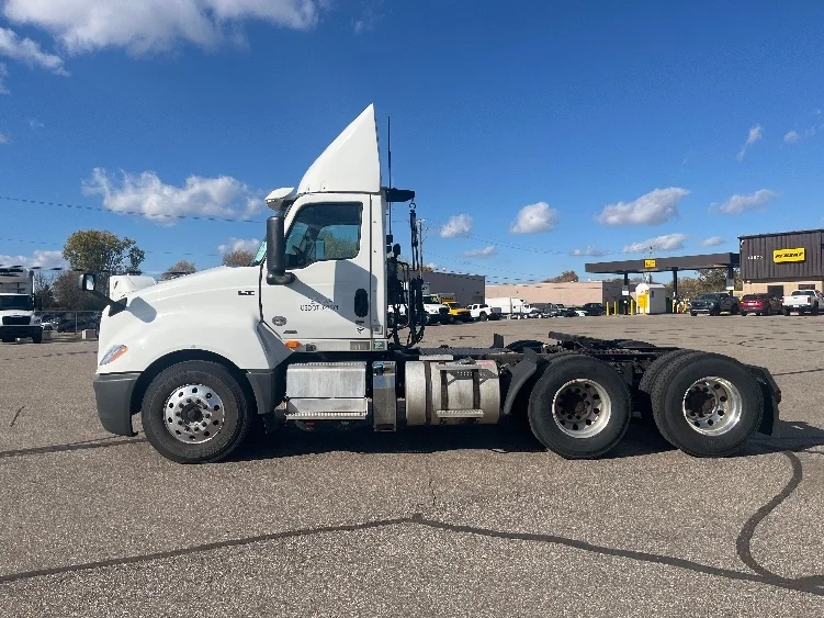 2019 International LT in Warren, MI — photo 4