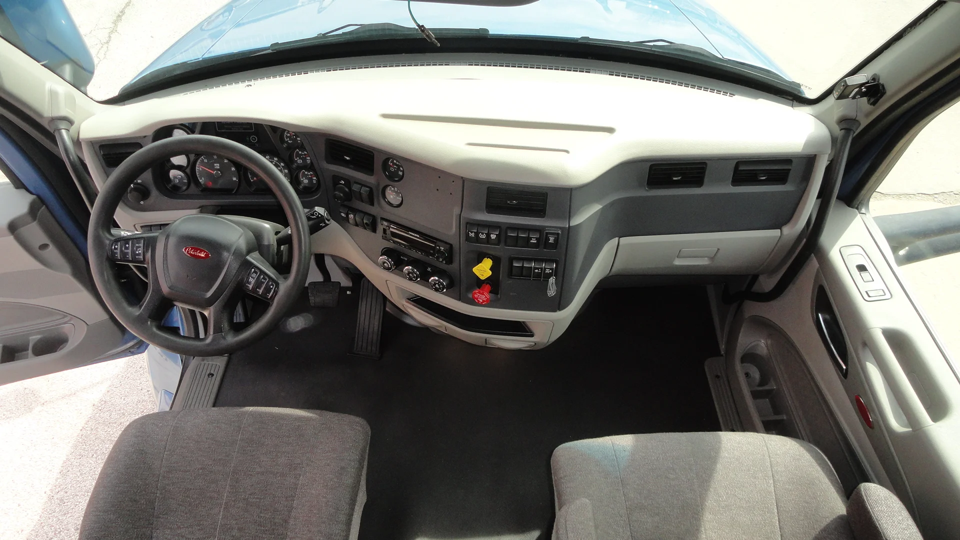 2022 Peterbilt 579 - image 6