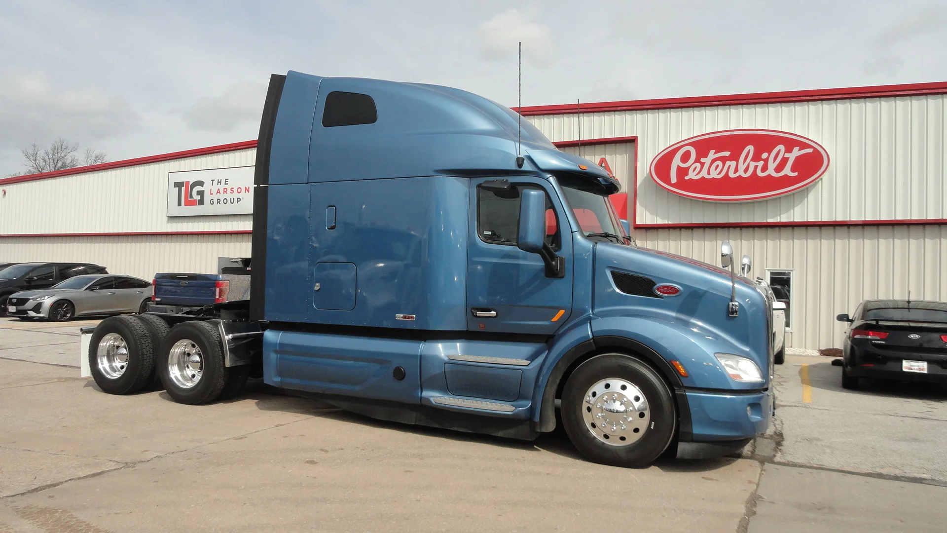 2022 Peterbilt 579 - image 2