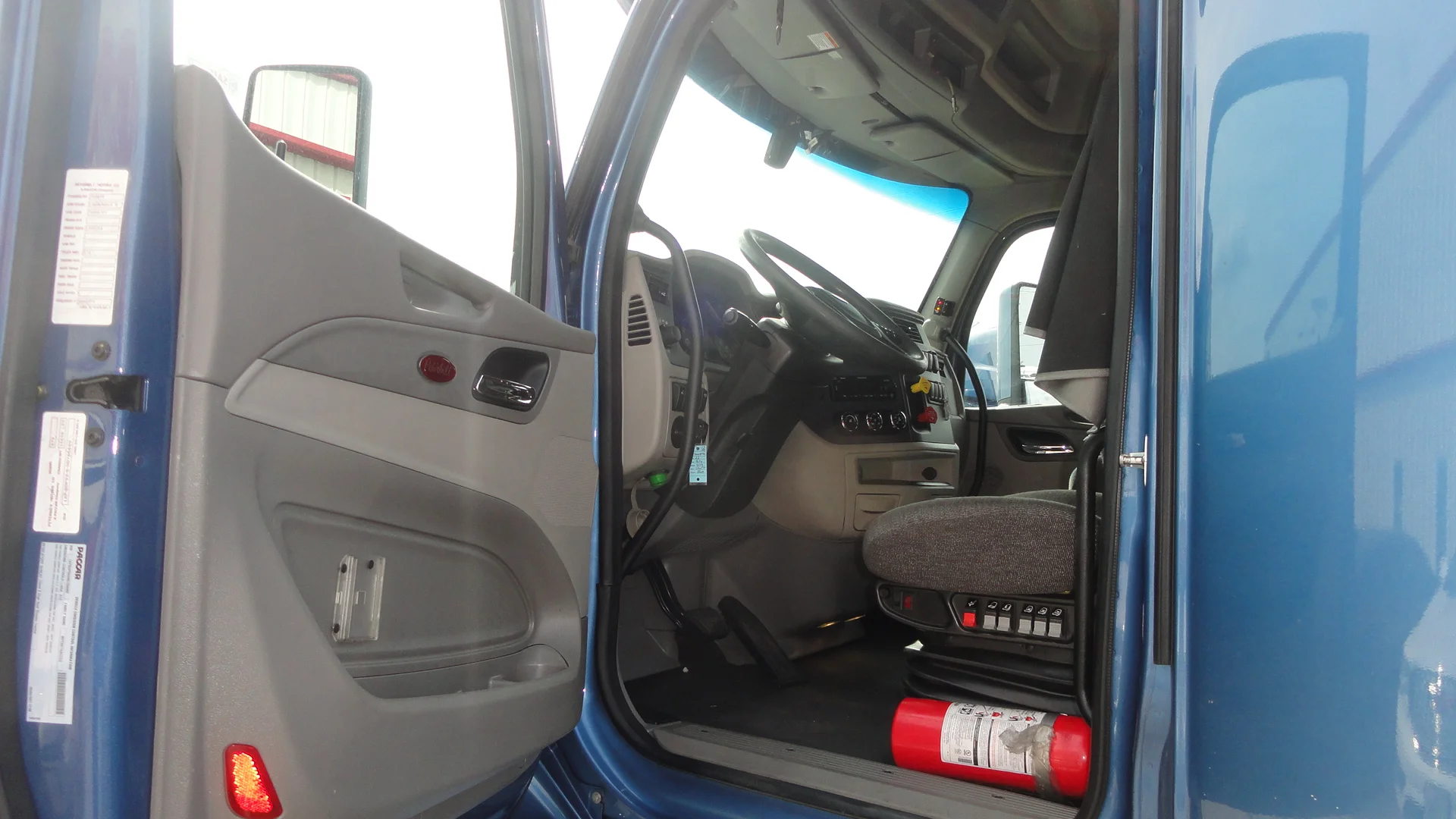 2022 Peterbilt 579 - image 5