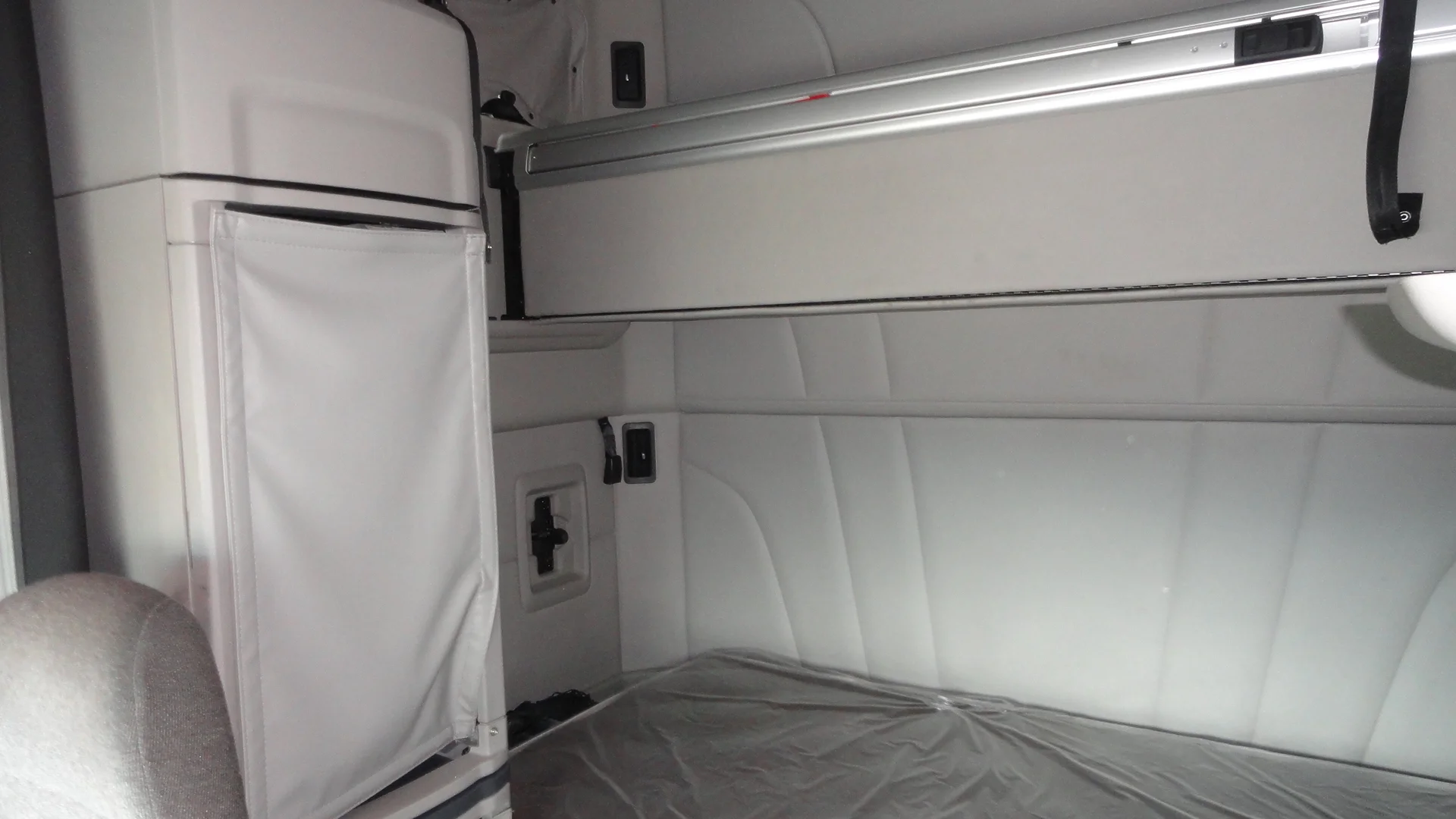 2022 Peterbilt 579 - image 8