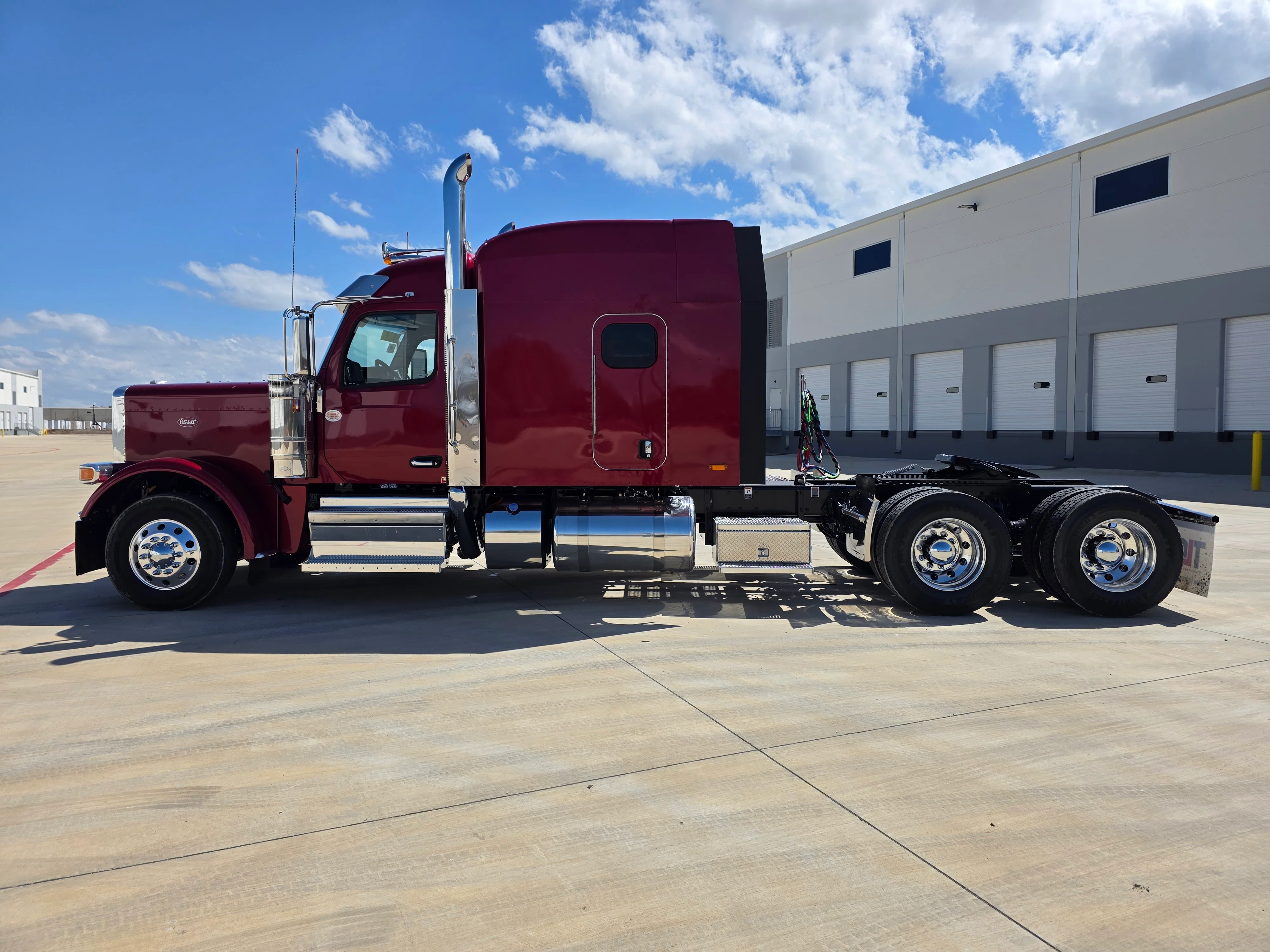 2027 Peterbilt 589 in Louisville, KY — photo 2