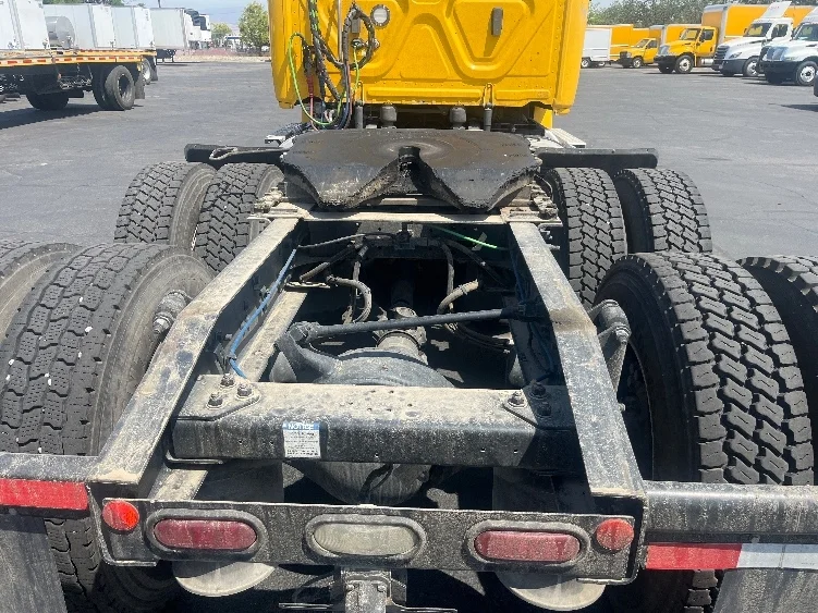 2020 Freightliner Cascadia in Fresno, CA — photo 6