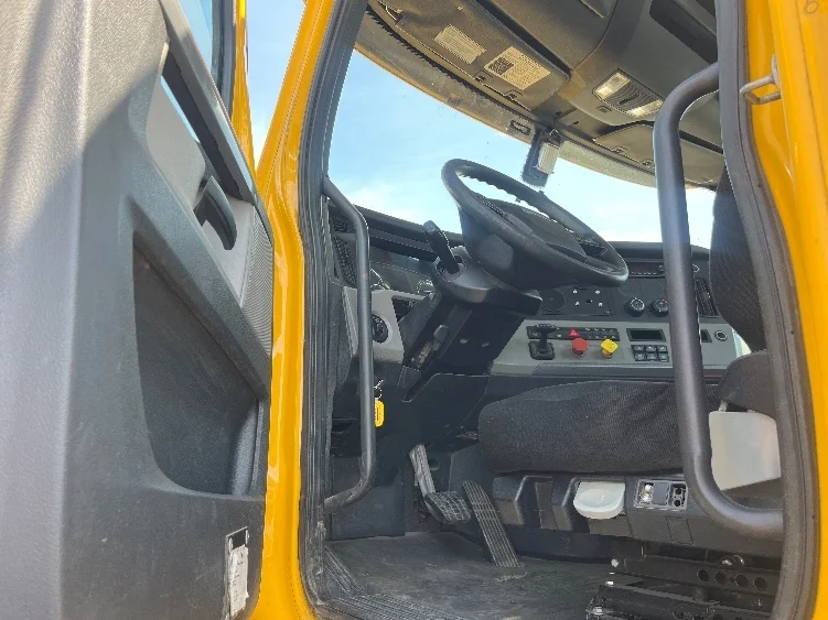 2020 Freightliner Cascadia in Fresno, CA — photo 9