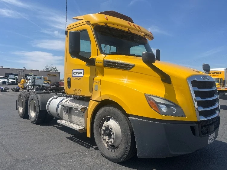2020 Freightliner Cascadia in Fresno, CA