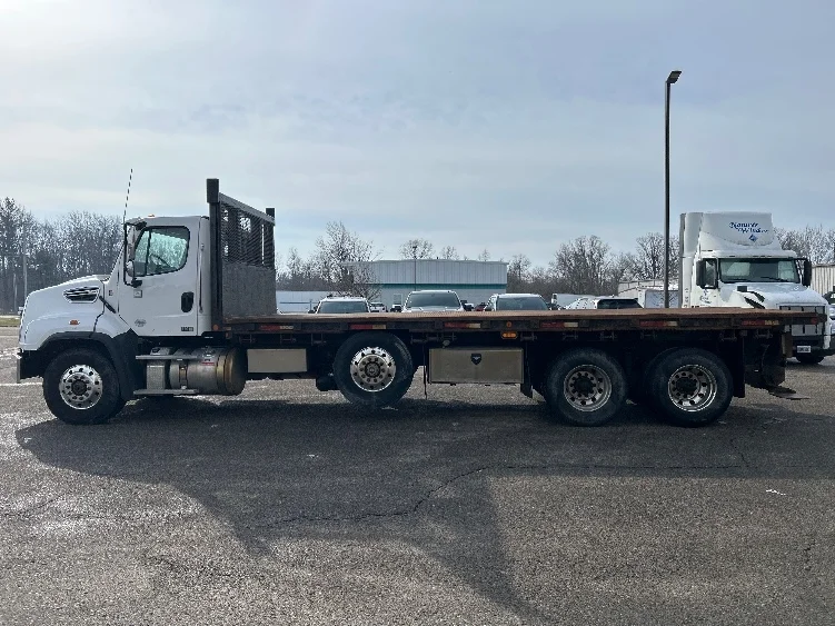 2018 Freightliner 114SD - image 4