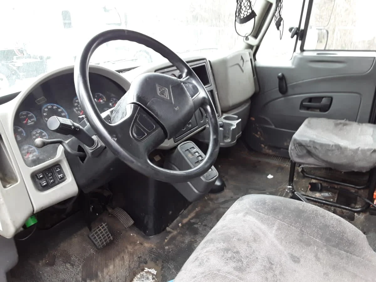 2018 International 4300 - image 7