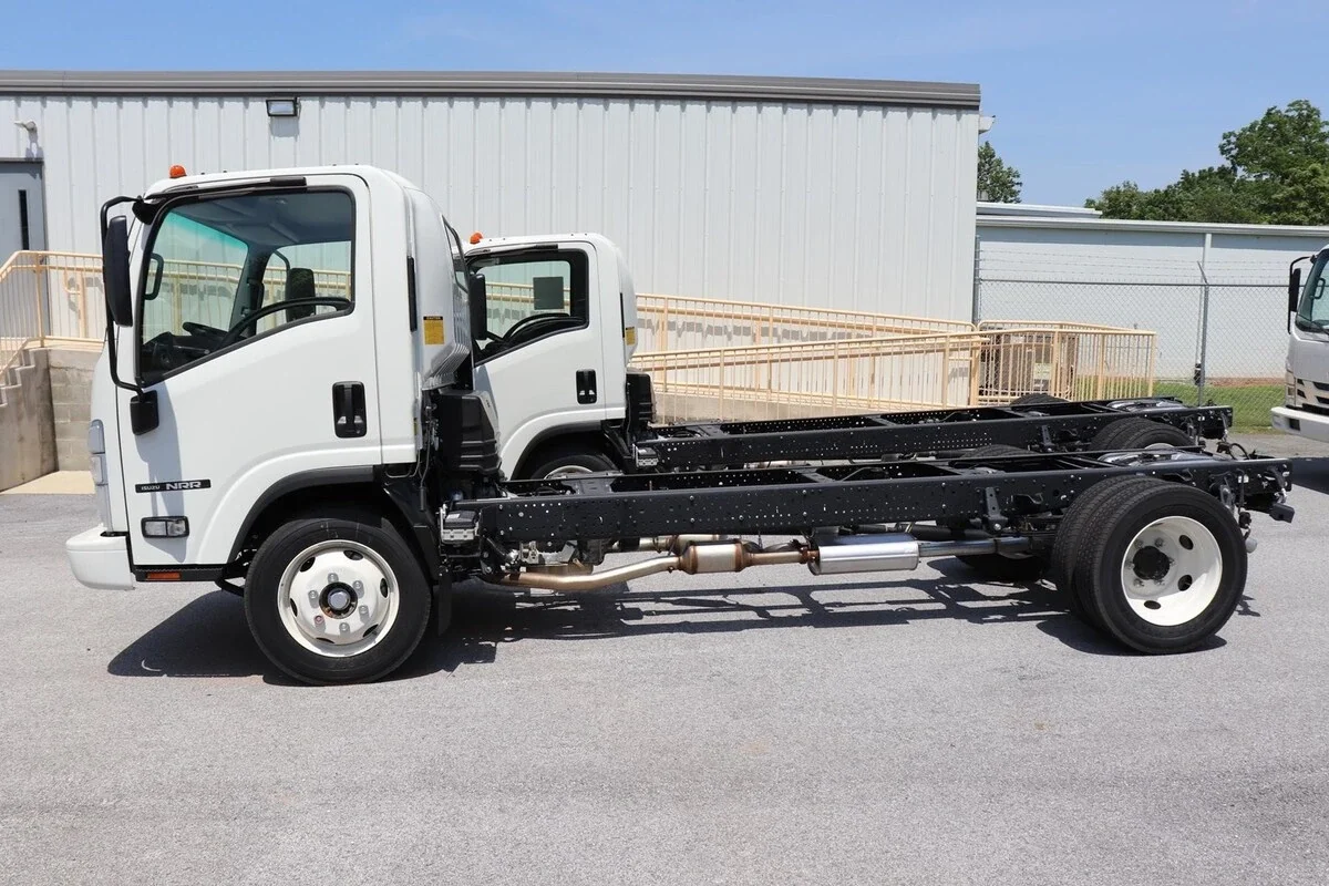 2025 Isuzu NRR - image 4