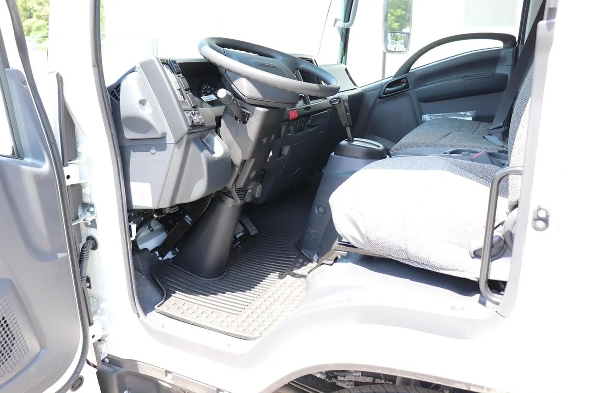2025 Isuzu NRR - image 6