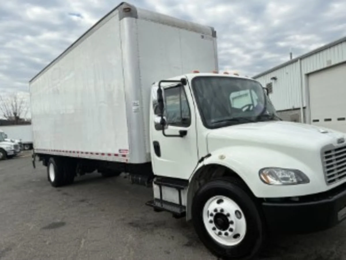 2017 Freightliner M2 106 - image 3