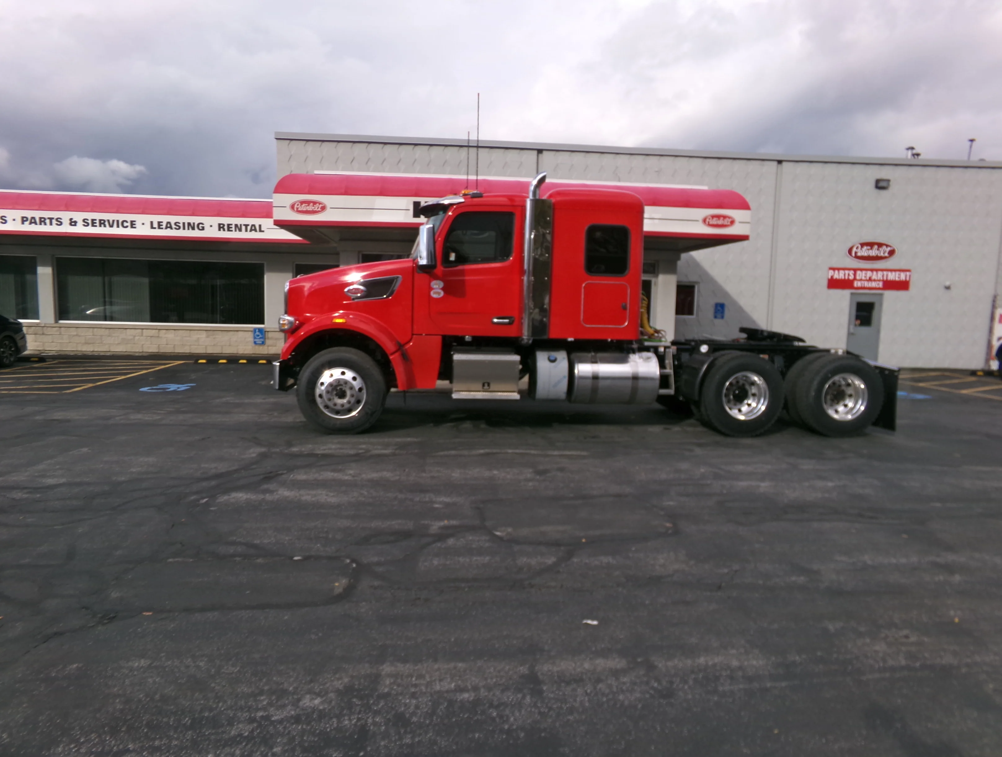 2025 Peterbilt 567 in Clearfield, PA — photo 4