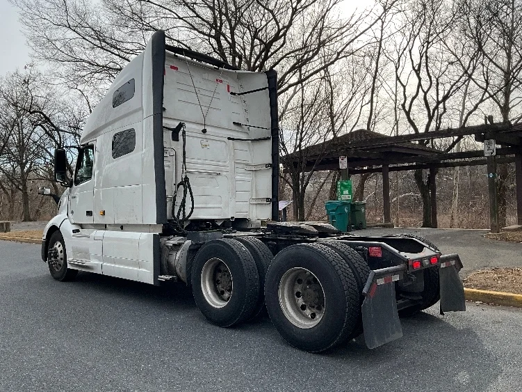 2022 Volvo VNL 760 in Reading, PA — photo 5