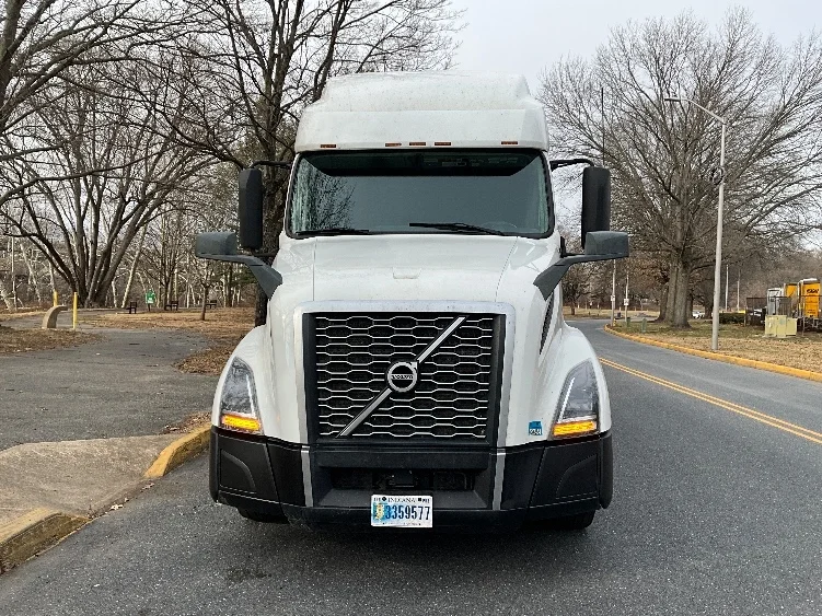 2022 Volvo VNL 760 in Reading, PA — photo 2
