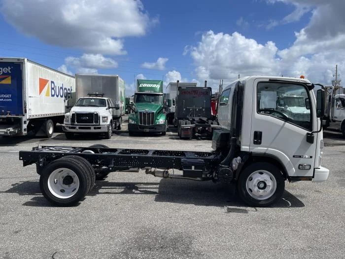 2025 Isuzu NRR in Orlando, FL — photo 6