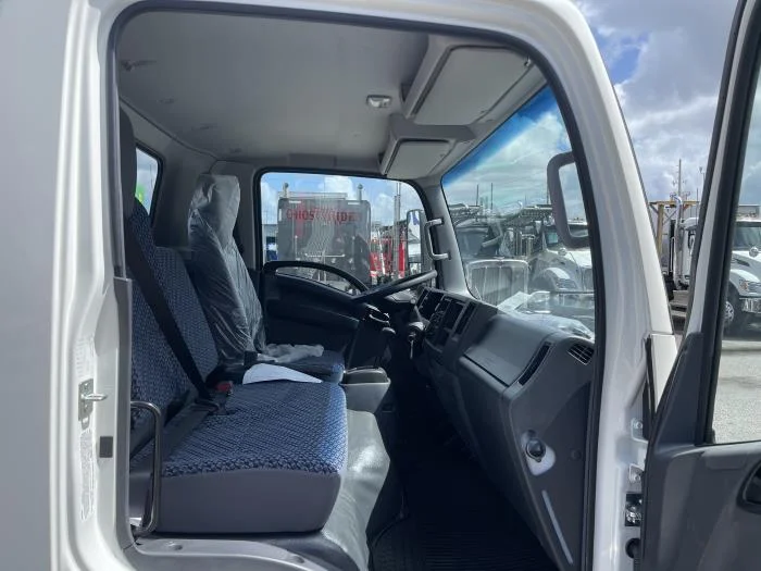 2025 Isuzu NRR in Orlando, FL — photo 7
