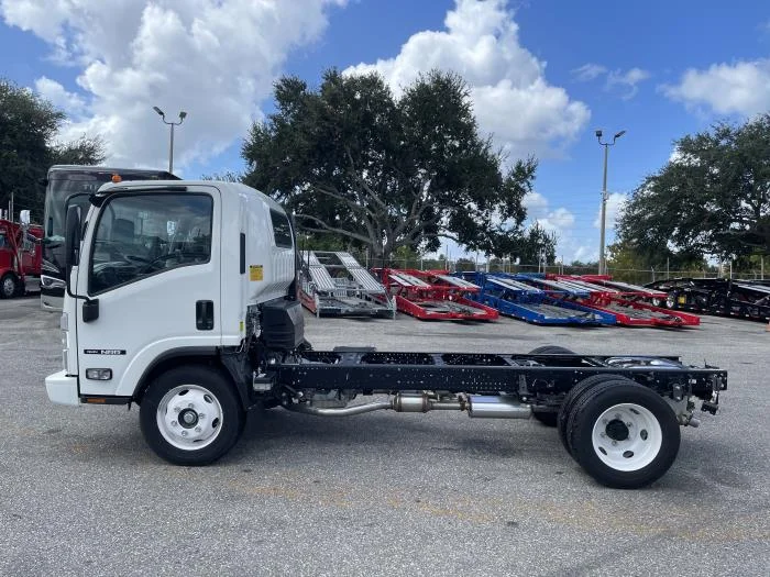 2025 Isuzu NRR in Orlando, FL — photo 3