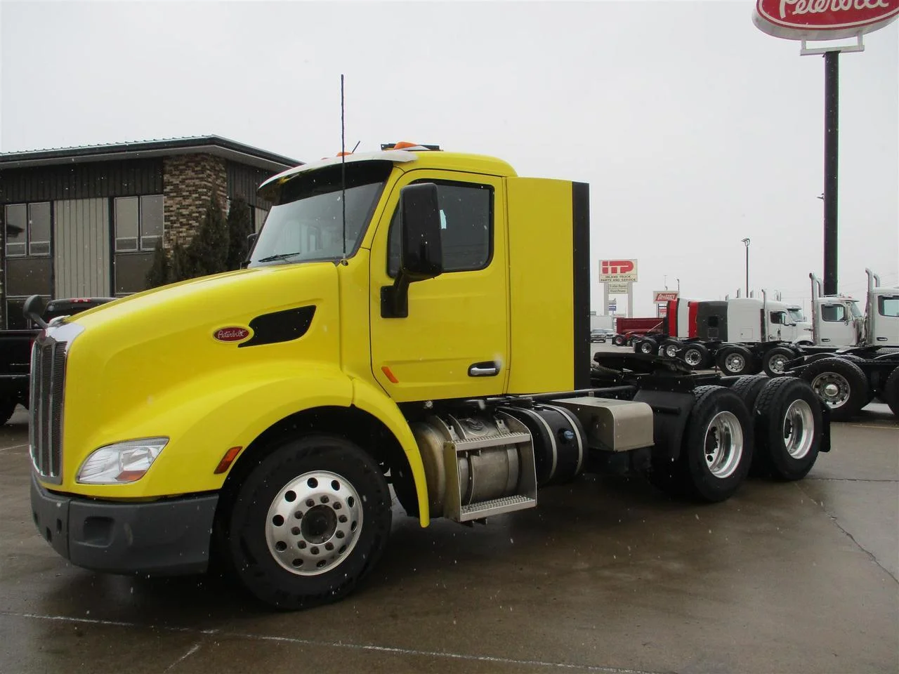 2021 Peterbilt 579 - image 12