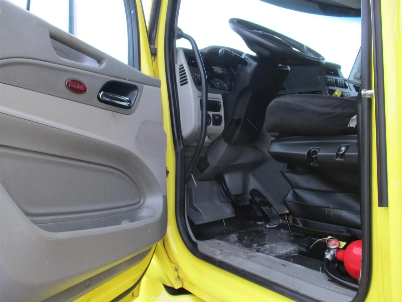 2021 Peterbilt 579 - image 10