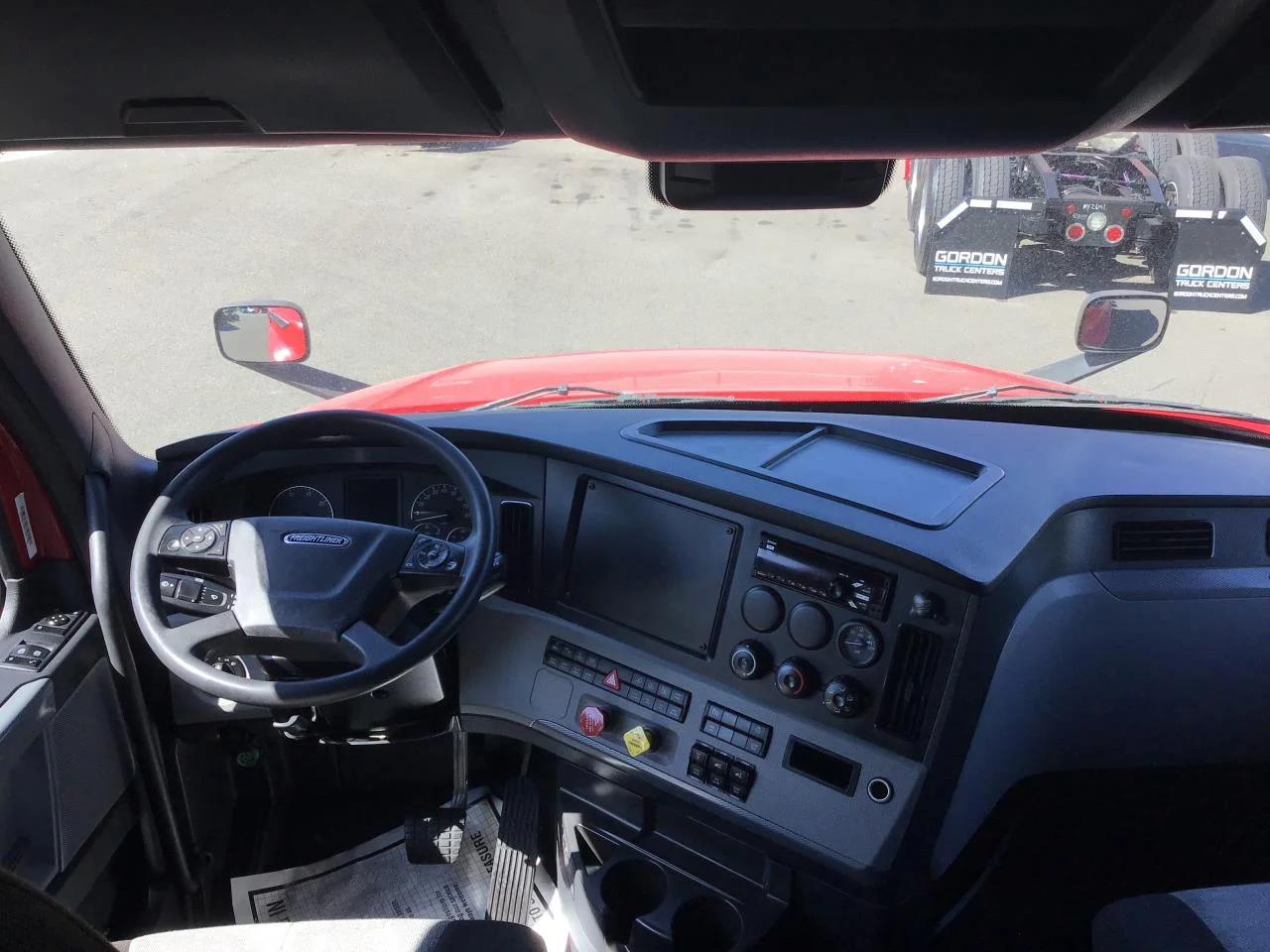 2022 Freightliner Cascadia in Pacific, WA — photo 8
