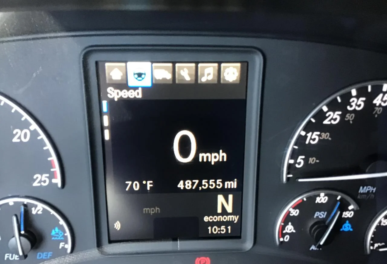 2022 Freightliner Cascadia in Pacific, WA — photo 9