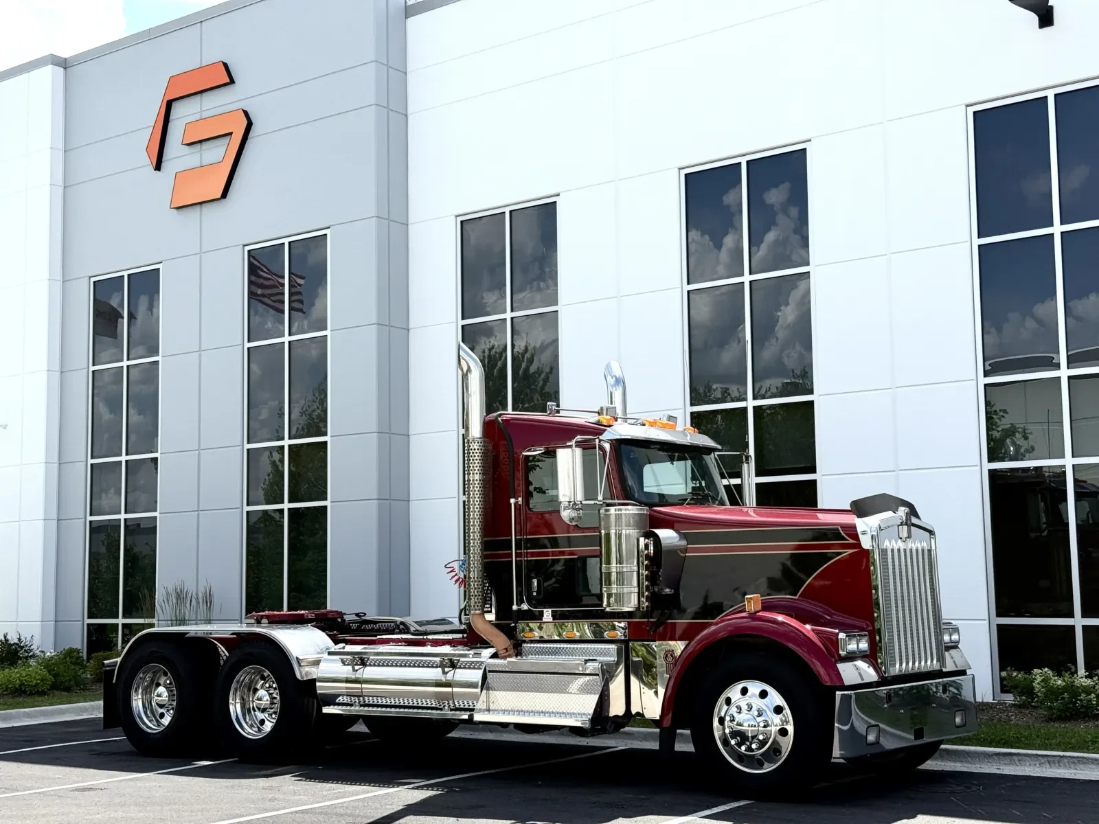 2020 Kenworth W900 - image 2