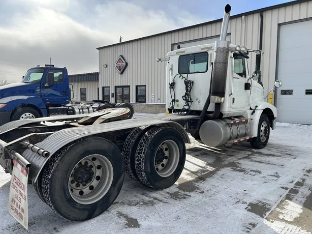 2004 International - image 5