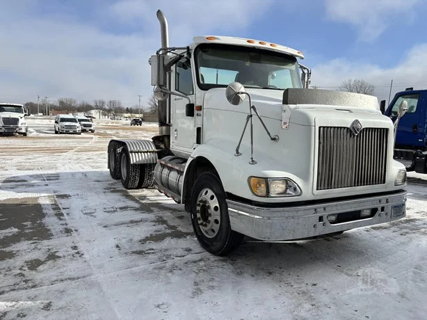 2004 International - image 4