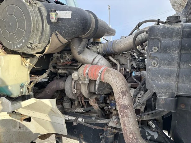 2004 International - image 11